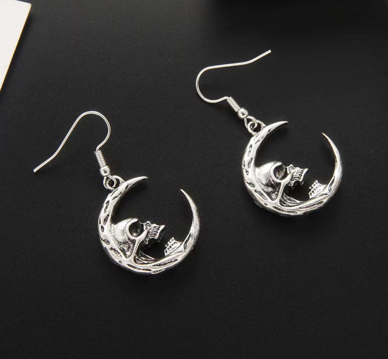 Vintage Exaggerated Skull-earrings
